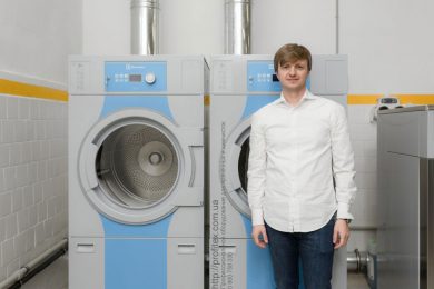 Профессиональные сушильные барабаны для прачечной, химчистки, аквачистки. Сеть химчисток Экочистка VESCH, Украина, Одесса. На фото профессиональные сушильные машины Electrolux T5250.