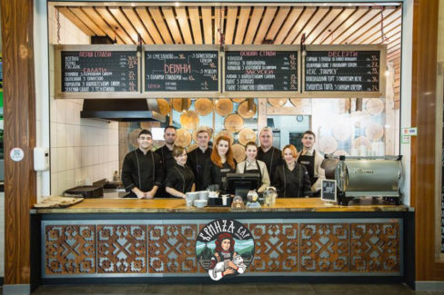 Профессиональное ресторанное оборудование. Ресторан Бринzа Бар, Украина, Киев. На фото команда ресторана.