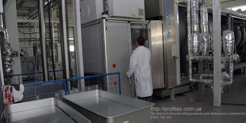 Подбор, установка и сервисное обслуживание туннельных стиральных машин. Промышленный прачечный комплекс БЛЕСК, Украина, Киев. На фото туннельная стиральная машина JENSEN Universal Германия.