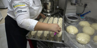 Пекарня под ключ от PROFITEX. Кафе-пекарня «Chef’s Bakery Пекарня от шефа», Украина, Сумы. На фото процесс производства хлеба.