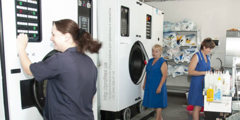 Открыть химчистку с оборудованием от PROFITEX. Сеть химчисток АКВАТЕХ Итальянский бульвар, Украина, Одесса. На фото машины химчистки Suprema.