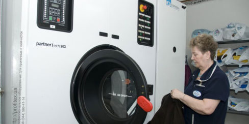 Проектирование химчистки и аквачистки компанией PROFITEX. Сеть химчисток АКВАТЕХ Итальянский бульвар, Украина, Одесса. На фото машина химчистки Suprema.