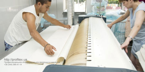 Прачечное оборудование для химчистки и аквачистки. Сеть химчисток АКВАТЕХ Итальянский бульвар, Украина, Одесса. На фото гладильная машина Miele Германия.