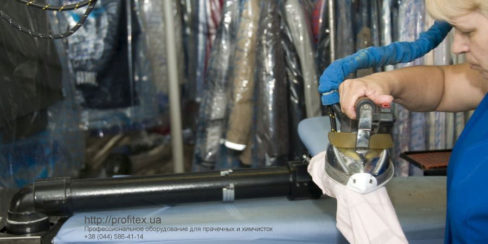 Профессиональное гладильное оборудование для прачечной, химчистки, аквачистки. Сеть химчисток АКВАТЕХ Итальянский бульвар, Украина, Одесса. На фото гладильный стол Pony Италия.