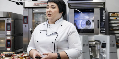 Оборудование Eurofours и Moretto Forni для пекарни. GASTRO BAKERY HUB, Украина, Киев. На фото бренд пекарь-технолог PROFITEX GROUP Вита Козар на открытии студии GASTRO BAKERY HUB.