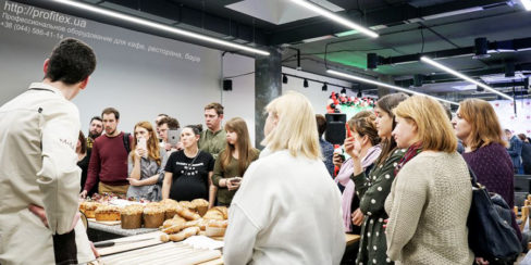 Проект пекарни, кондитерской, кулинарной студии от PROFITEX. GASTRO BAKERY HUB, Украина, Киев. На фото мастер-класс на открытии студии GASTRO BAKERY HUB.