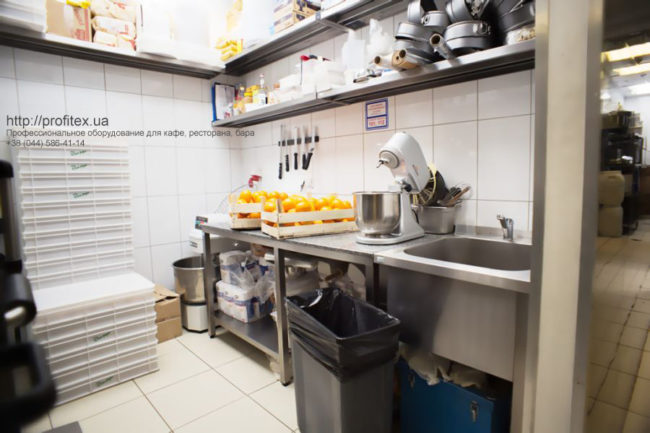 Комплексная поставка оборудования для общепита. Ресторан Burger&Pizzetta. На фото кухня ресторана, оснащенная профессиональным оборудованием от PROFITEX.