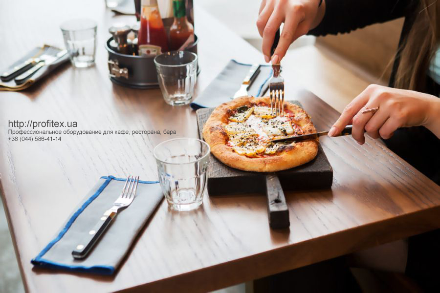 Оборудование для пиццерии по индивидуальному заказу. Ресторан Burger&Pizzetta. На фото фирменная подача блюд ресторана.