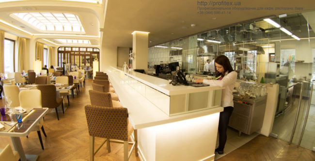Индивидуальный подбор профессионального оборудования для ресторана и бара. Дизайн-отель СтандАрт 5*. На фото барная зона ресторана.