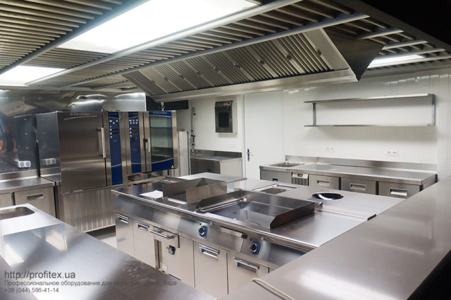 Проект кухни кафе, бара, ресторана с профессиональным оборудованием Electrolux. Сеть элитных винно-продуктовых магазинов Good Wine, Киев. На фото тепловое оборудование Electrolux Professional Италия.