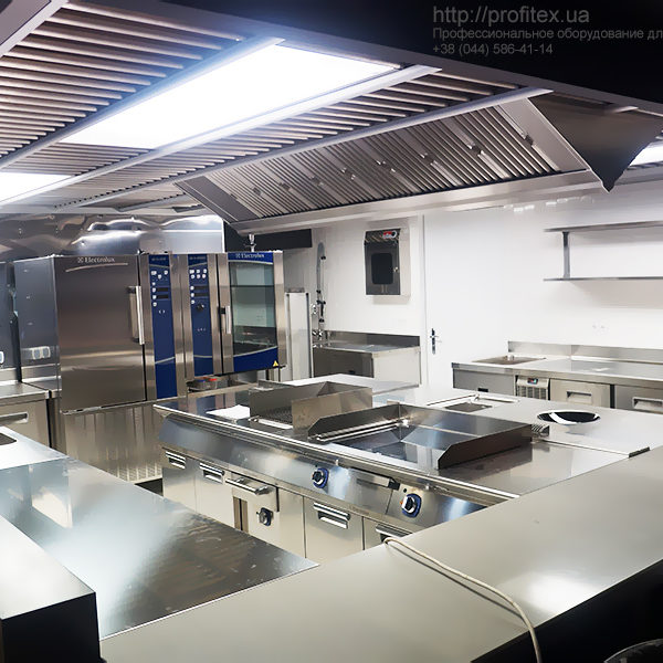 Професійне кухонне обладнання для ресторану і кафе. Мережа елітних винно-продуктових магазинів Good Wine, Київ. На фото теплове обладнання Electrolux Professional Італія.