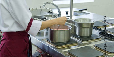 Тепловое оборудование профессиональное для кухни ресторана, кафе и бара. Отель AXELHOF, Днепр. На фото тепловой модульный остров Angelo Po.