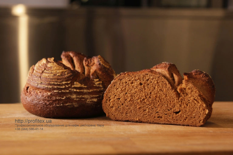 Пекарня под ключ от PROFITEX. Мастер-класс ВСЕ О РЖАНОМ ХЛЕБЕ 10-11 февраля 2020, Киев. На фото ржаной хлеб, испеченный на мастер-классе.
