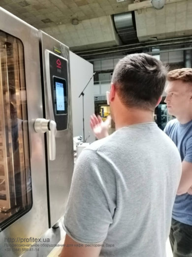 Пароконвектоматы и пароконвекционные печи для заведений общественного питания. POP UP ГАЛА УЖИН Kiev Wine, Киев. На фото пароконвекционная печь Modular.