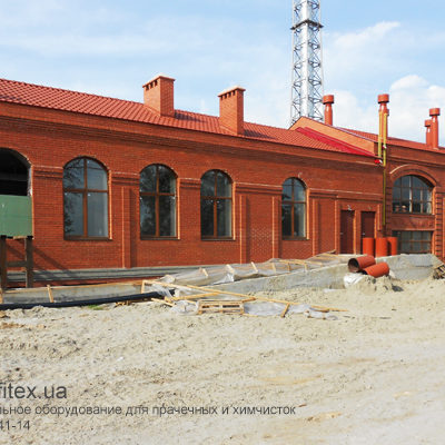 Технологический проект прачечной, химчистки и аквачистки от PROFITEX. Прачечная Одесской Инфекционной Больницы, Одесса. На фото подача оборудования при помощи специальной арматуры.