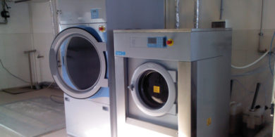 Прачечное оборудование Electrolux для прачечной, химчистки, аквачистки. Прачечная-аквачистка в Трускавец-Курорт, Трускавец. На фото профессиональные стиральные машины Electrolux Professional и Electrolux Lagoon.