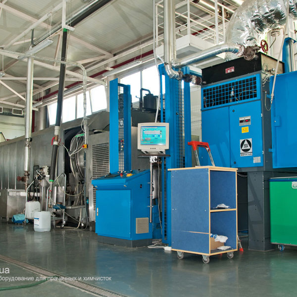 Профессиональные стиральные машины для прачечных. «Стиросервис», промышленный прачечный комплекс, Одесса. На фото туннельная стиральная машина JENSEN.