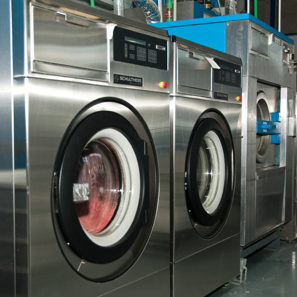 Стиральная машина промышленная для прачечной, химчистки, аквачистки. «Стиросервис», промышленный прачечный комплекс, Одесса. На фото стиральные машины Schulthess, JENSEN.