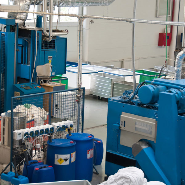 Проектирование прачечной, химчистки и аквачистки компанией PROFITEX. «Стиросервис», промышленный прачечный комплекс, Одесса. На фото прачечное оборудование JENSEN.