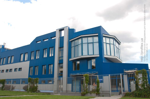 Оборудование для прачечных и химчисток. «Стиросервис», промышленный прачечный комплекс, Одесса. На фото здание комплекса.